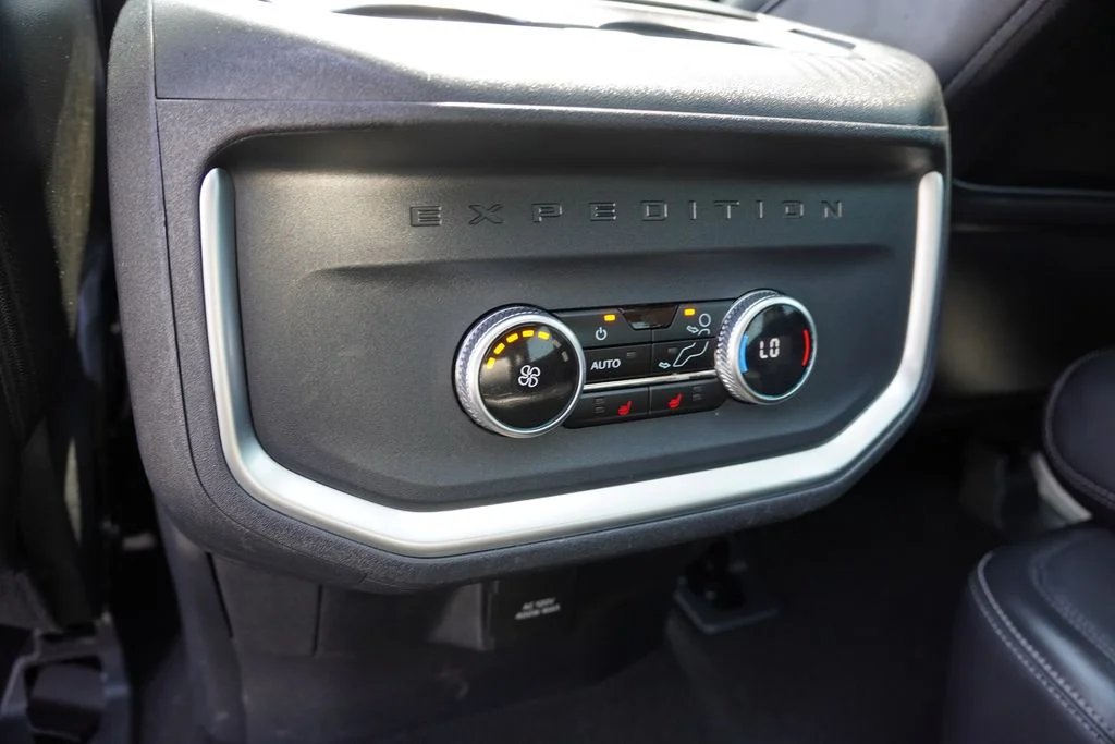 Used 2025 Agate Black Metallic Ford Platinum image 4