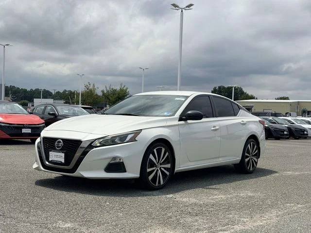 Used 2021 White Nissan 2.5 SR image 5