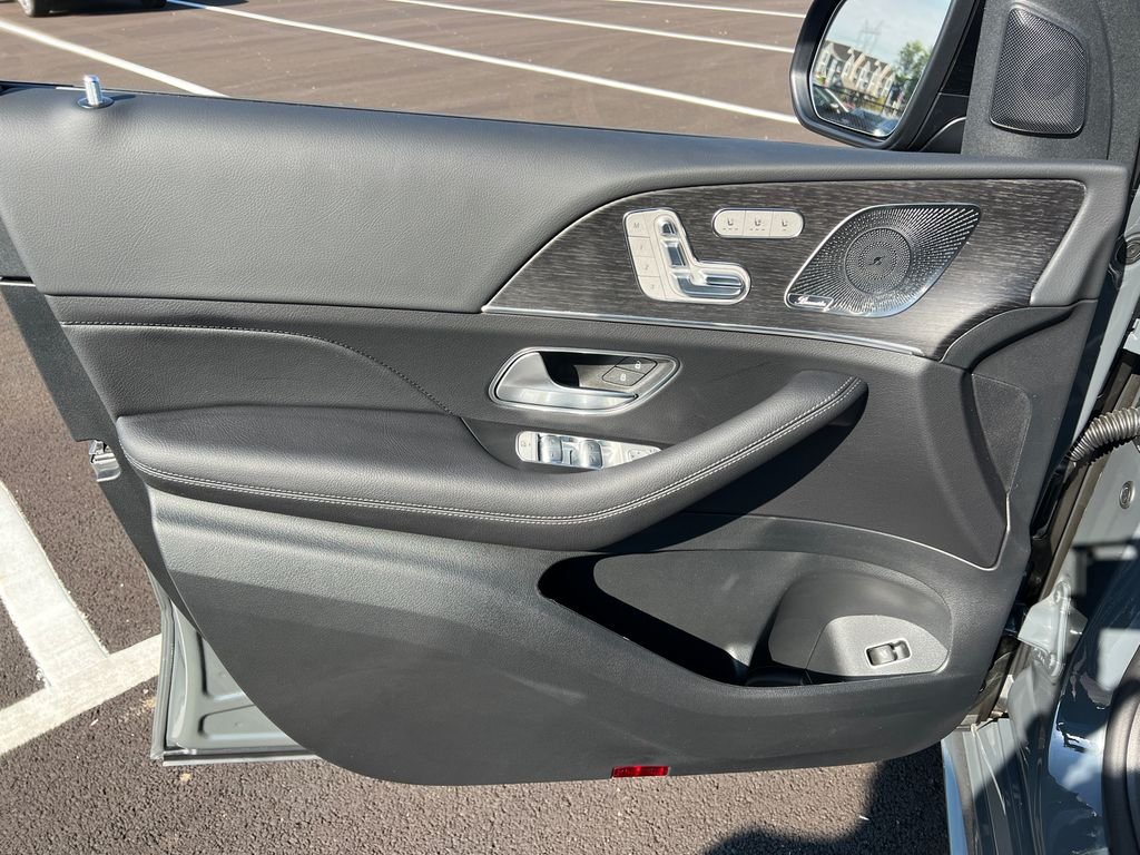 New 2026 MANUFAKTUR Silicon Grey Mercedes-Benz GLS450 image 10