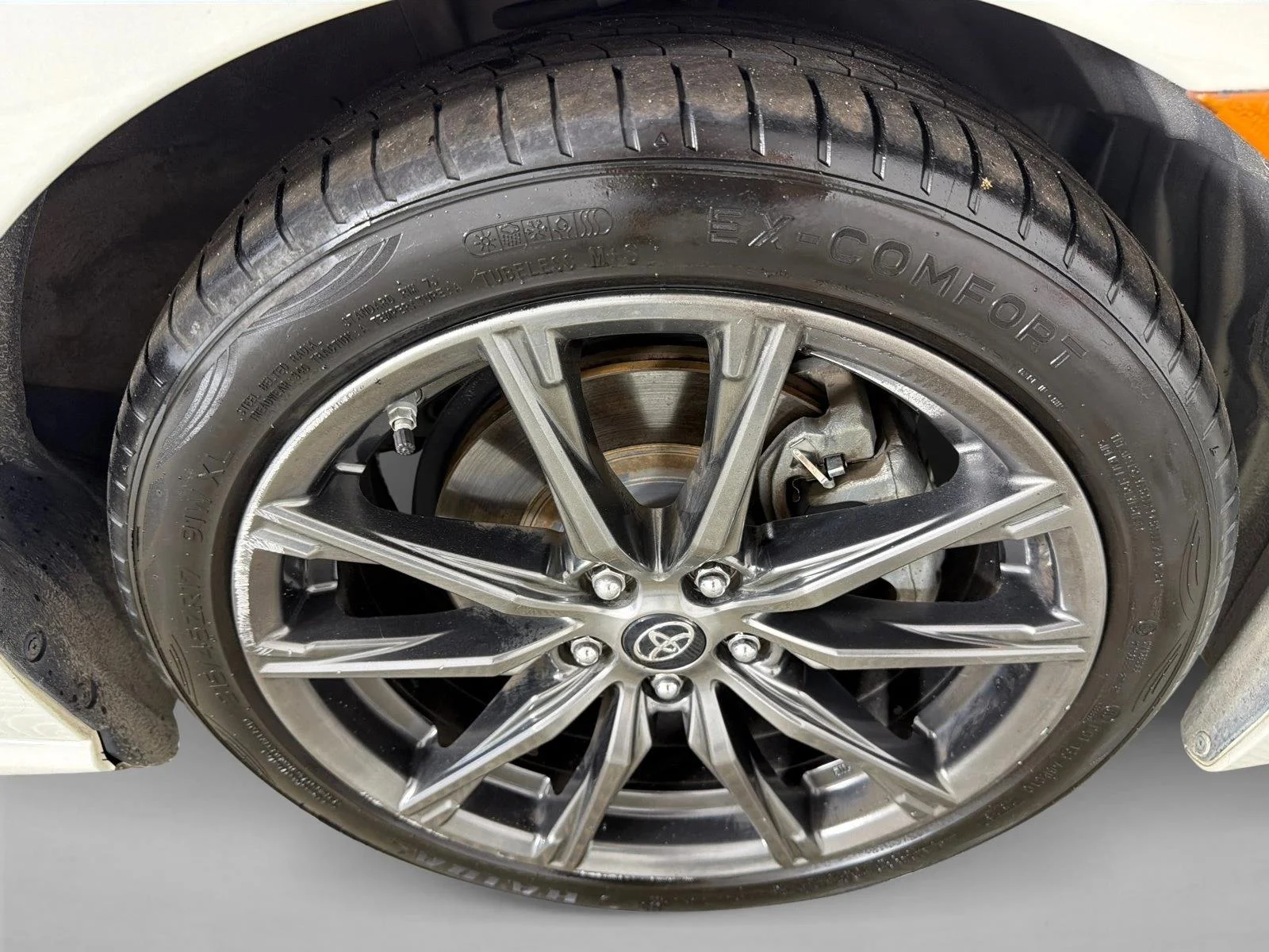 Used 2017 White Toyota  image 12