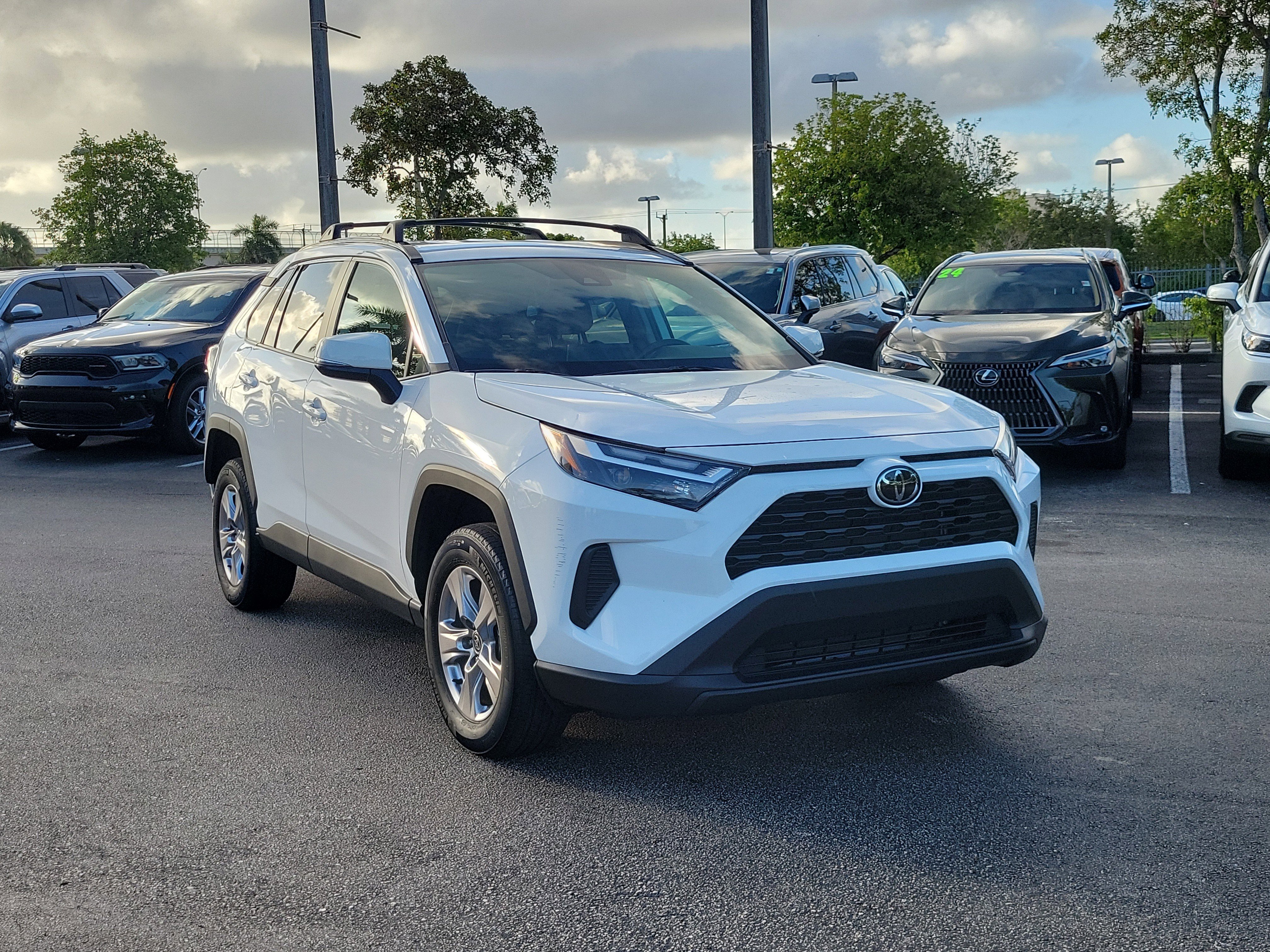 Used 2023 White Toyota XLE image 3