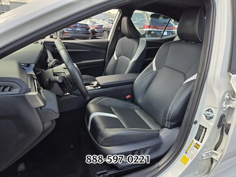 Used 2025 Ice TOYOTA SE image 9