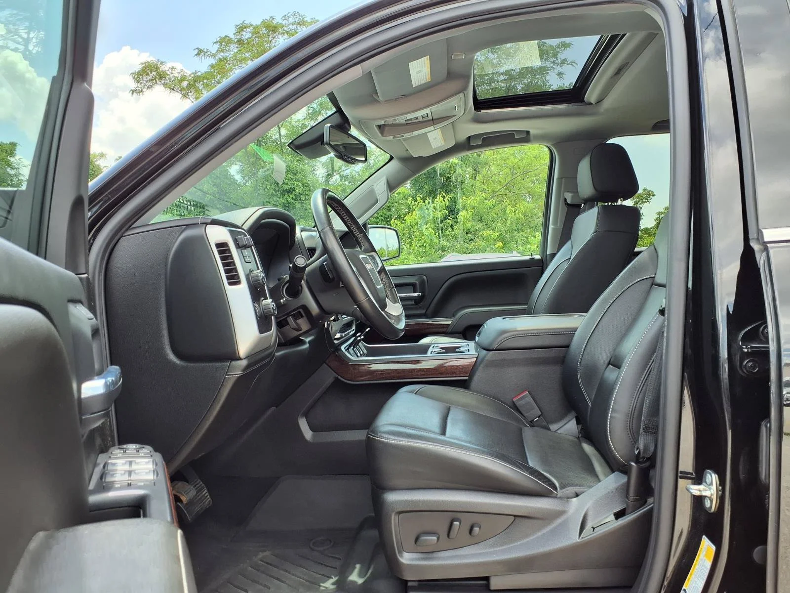 Used 2018 Onyx Black GMC SLT image 28