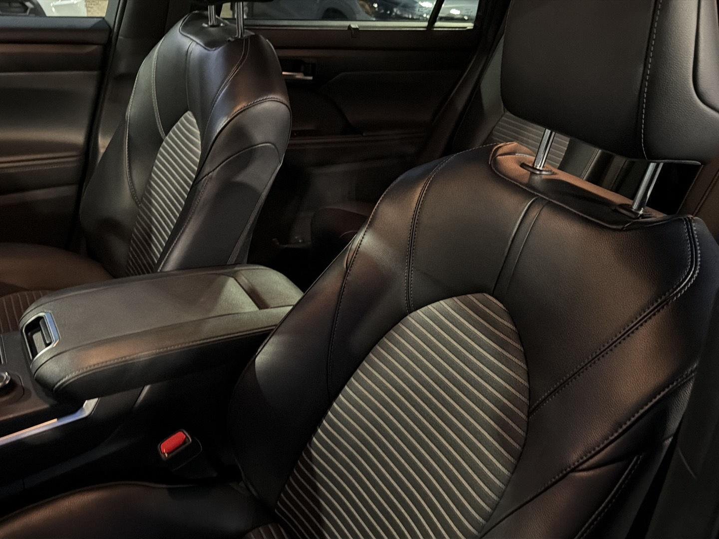 Used 2025 Magnetic Gray Metallic Toyota XSE image 30