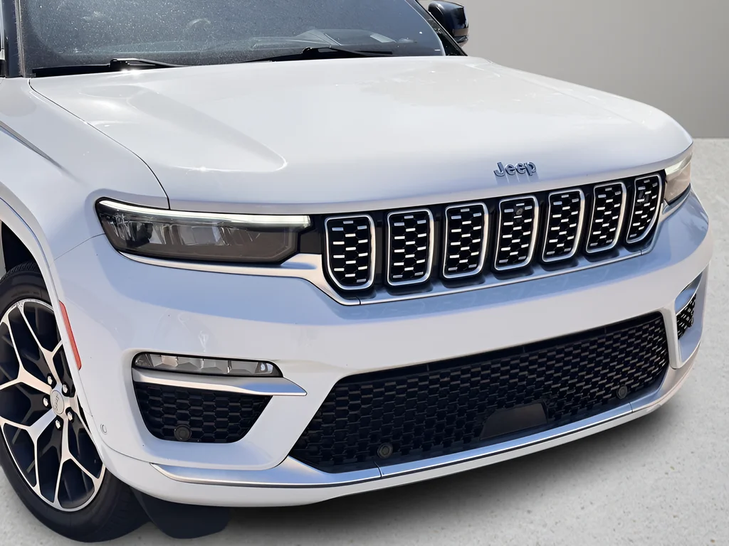 Used 2022 White Jeep Summit Reserve 4xe image 27