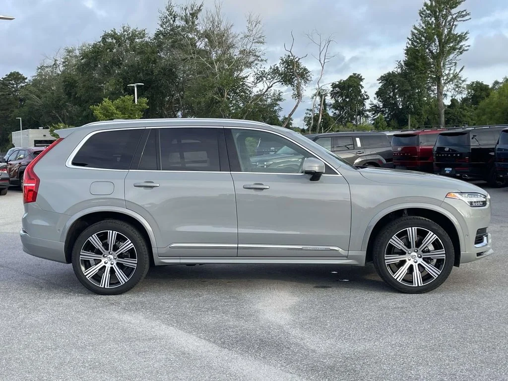 Certified Used 2024 Vapour Grey Metallic Volvo Ultimate Bright Theme image 29