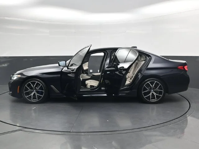 2023 BMW 5 Series M550i - Photo 39