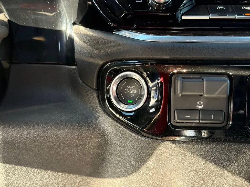 New 2026 Onyx Black GMC Elevation image 27