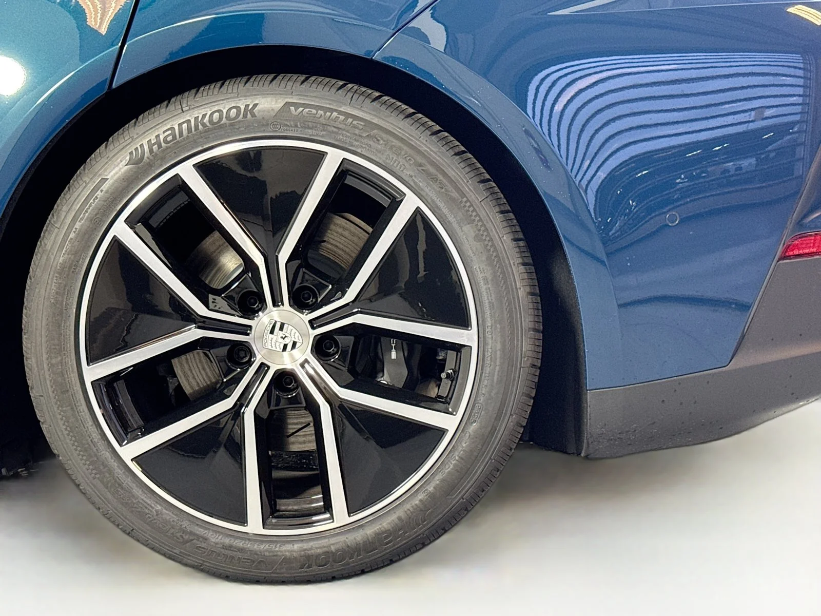 New 2026 Montego Blue Metallic Porsche 4 E-Hybrid image 24