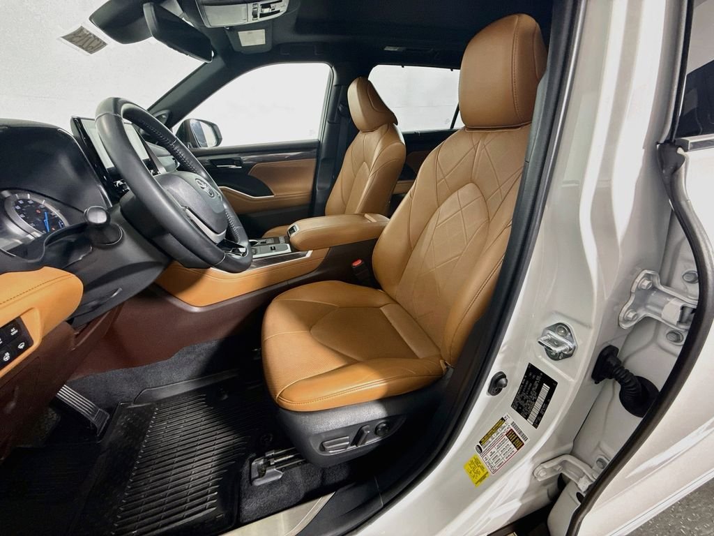 Used 2022 Wind Chill Pearl Toyota Hybrid Platinum image 20