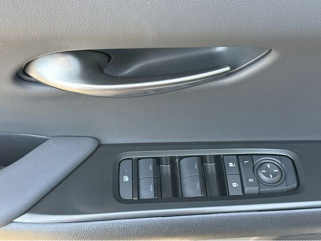 2026 Lexus UX Hybrid 300h Premium - Photo 37