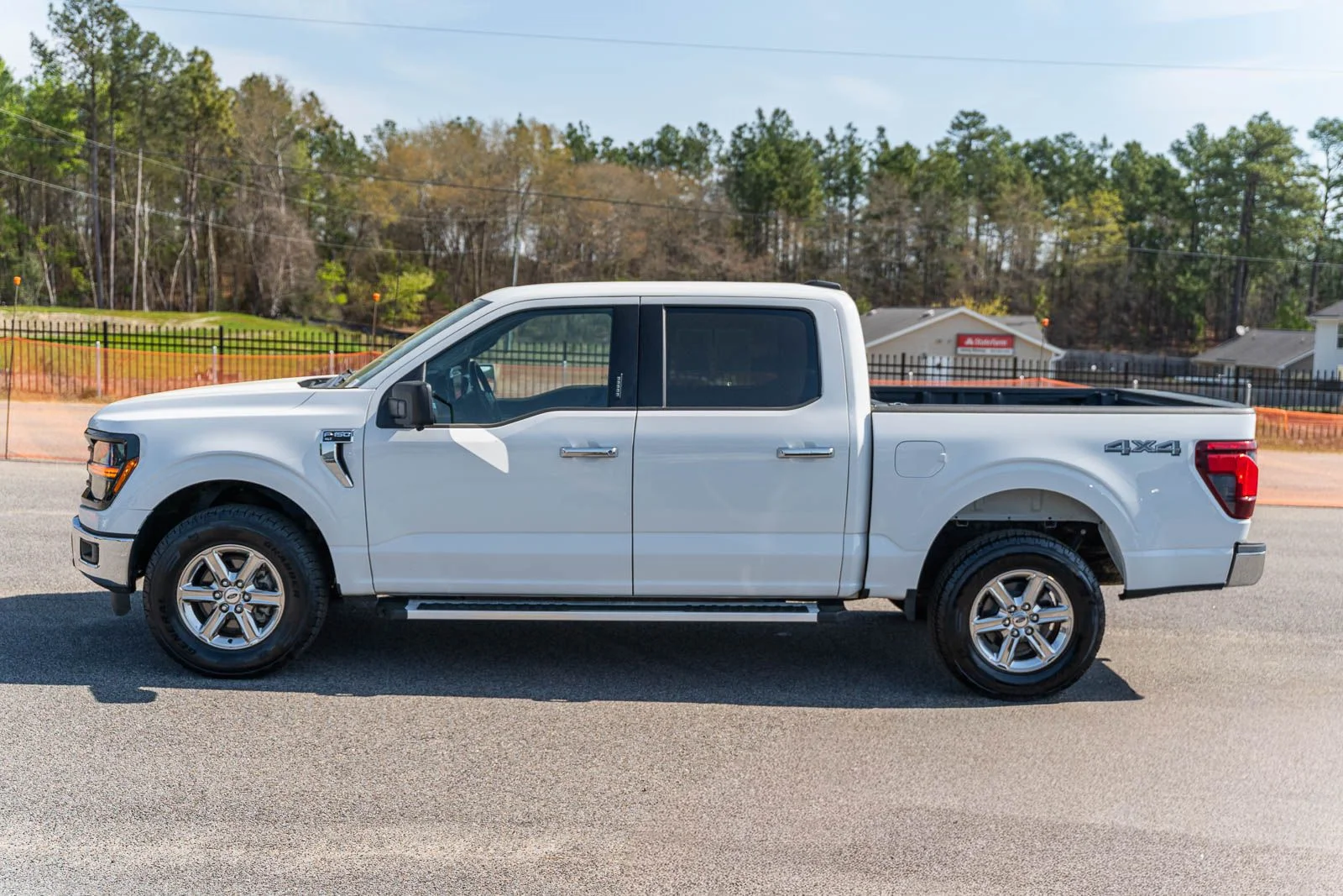 Used 2024  Ford XLT image 3