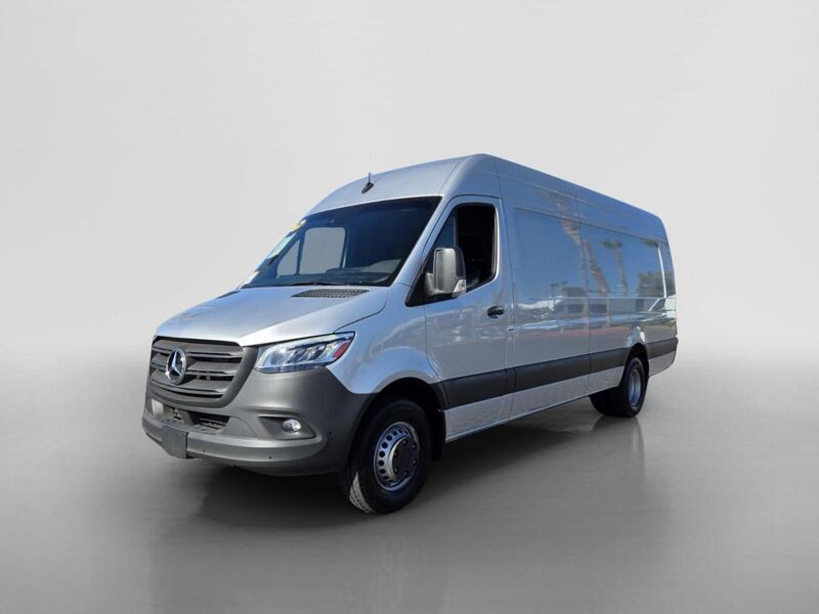 Used 2024 Iridium Silver Mercedes-Benz M4CAEH image 8