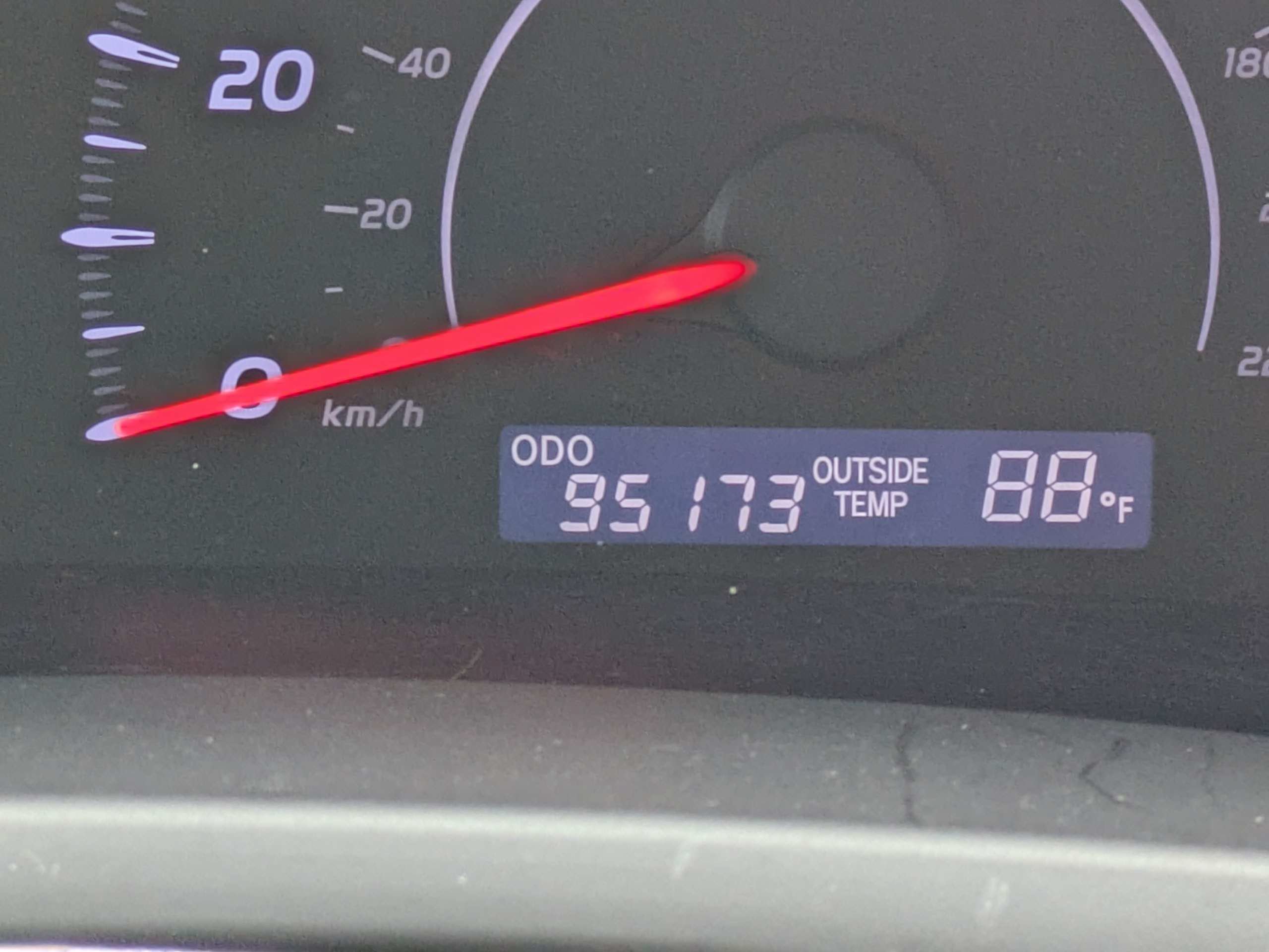 2010 Toyota Camry LE - Photo 24
