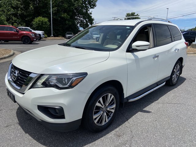 2020 Nissan Pathfinder SV