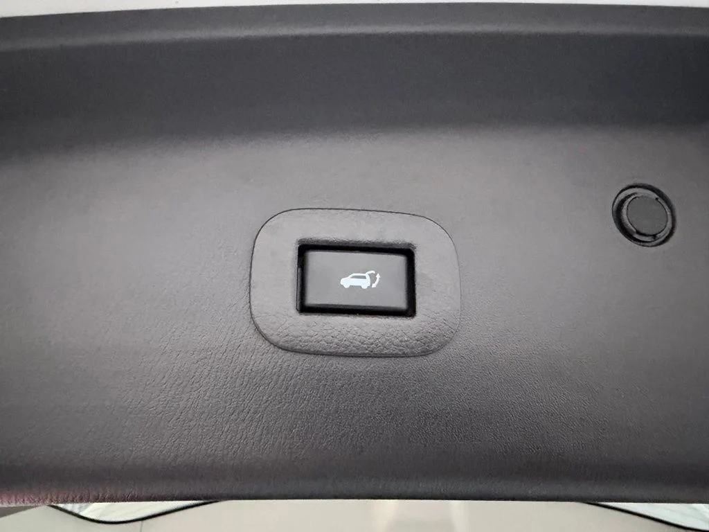 Used 2023 Silver INFINITI Premium Select image 32