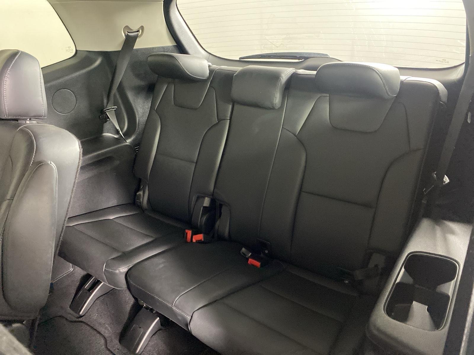 Used 2020 Snow White Pearl Kia  image 24