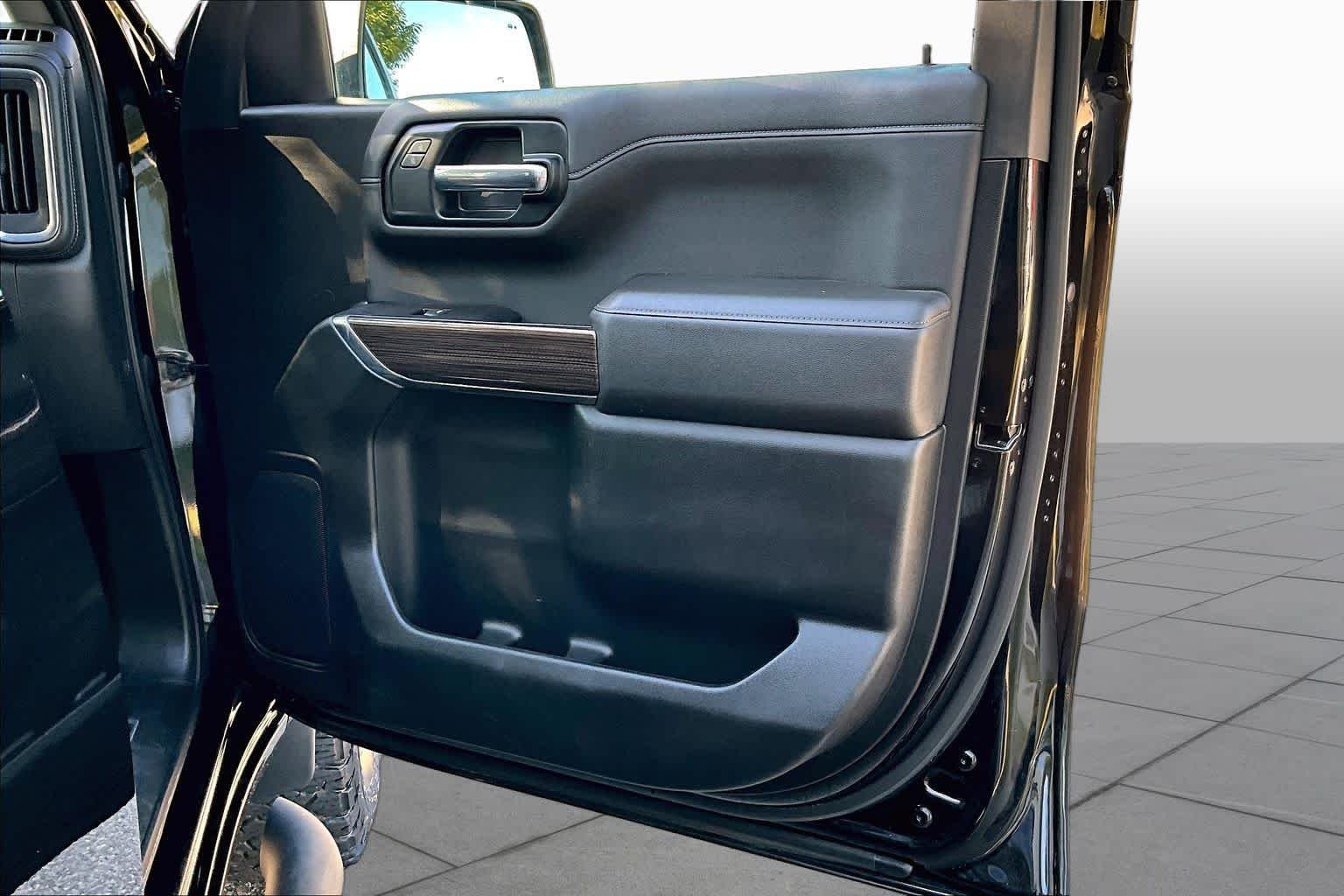 Used 2022 Black Chevrolet LT image 22