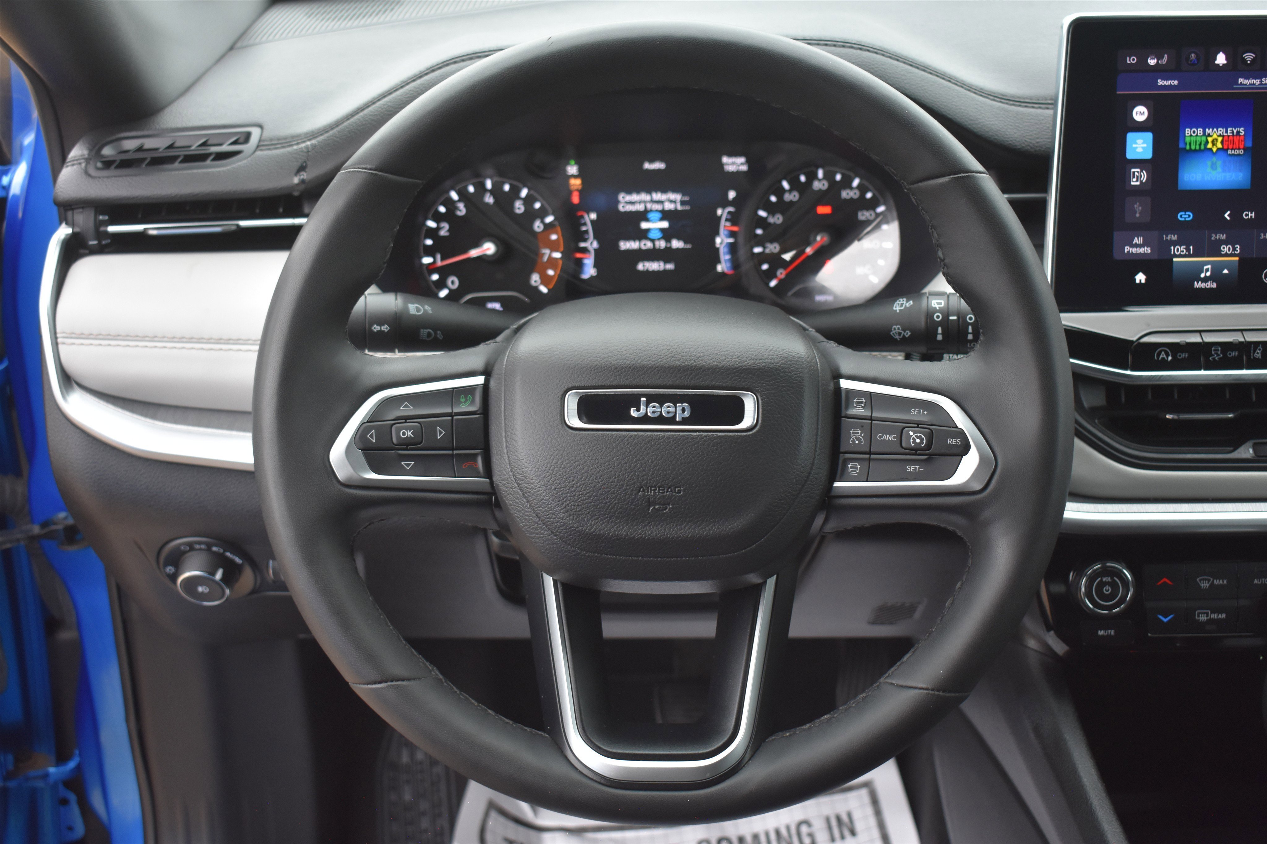 Used 2025 Hydro Blue Pearlcoat Jeep Limited image 20