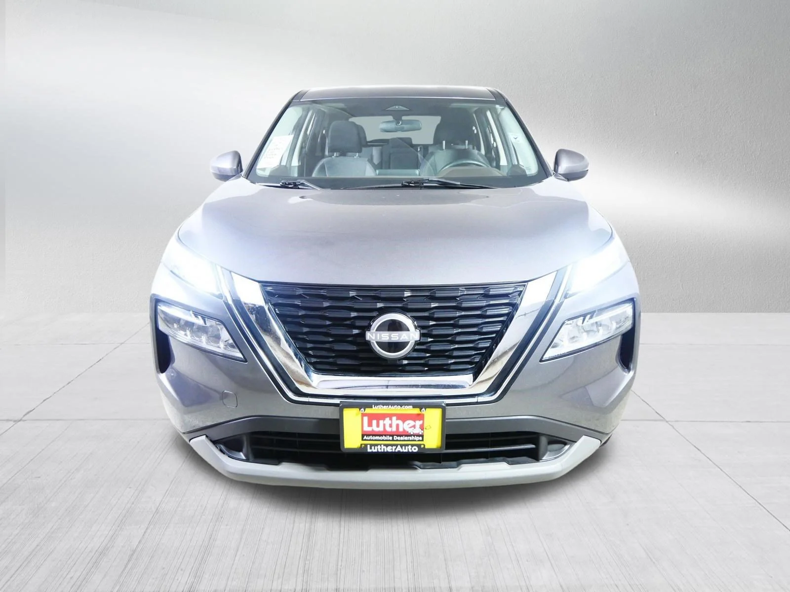 Used 2022 Gun Metallic Nissan SV image 2