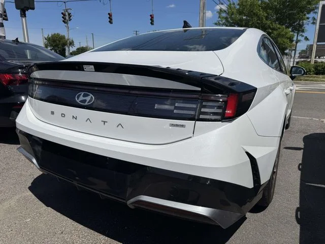 Used 2025 White Hyundai SEL image 11