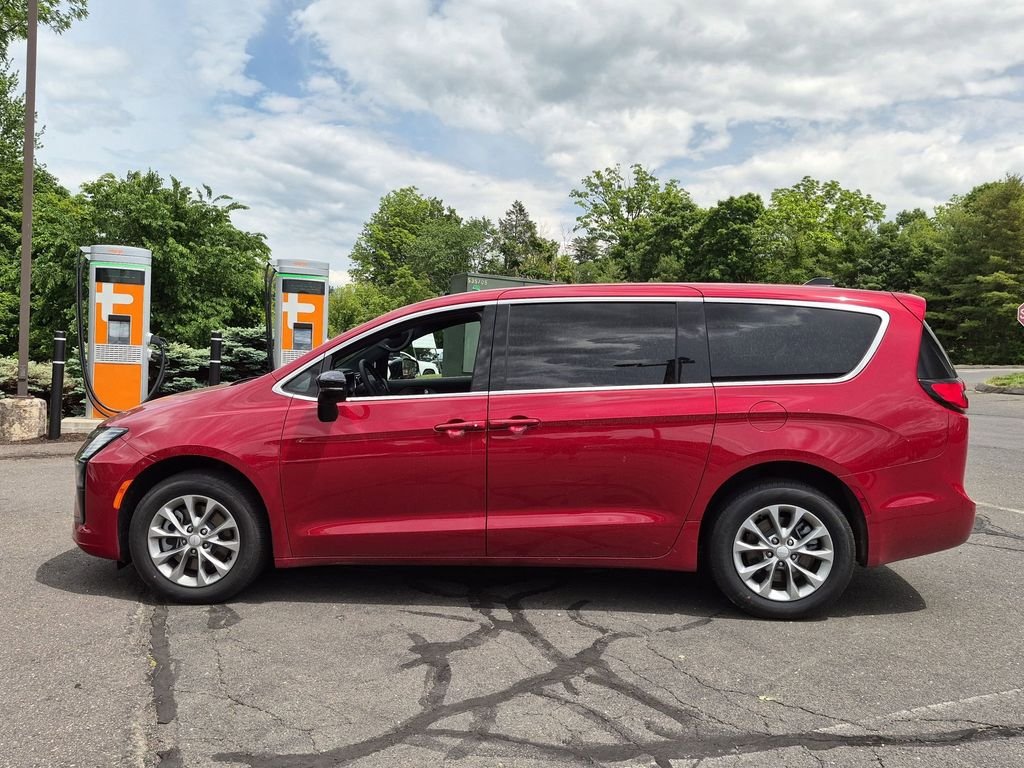 New 2027 Red Hot Pearl-Coat Exterior Paint Chrysler Select image 6