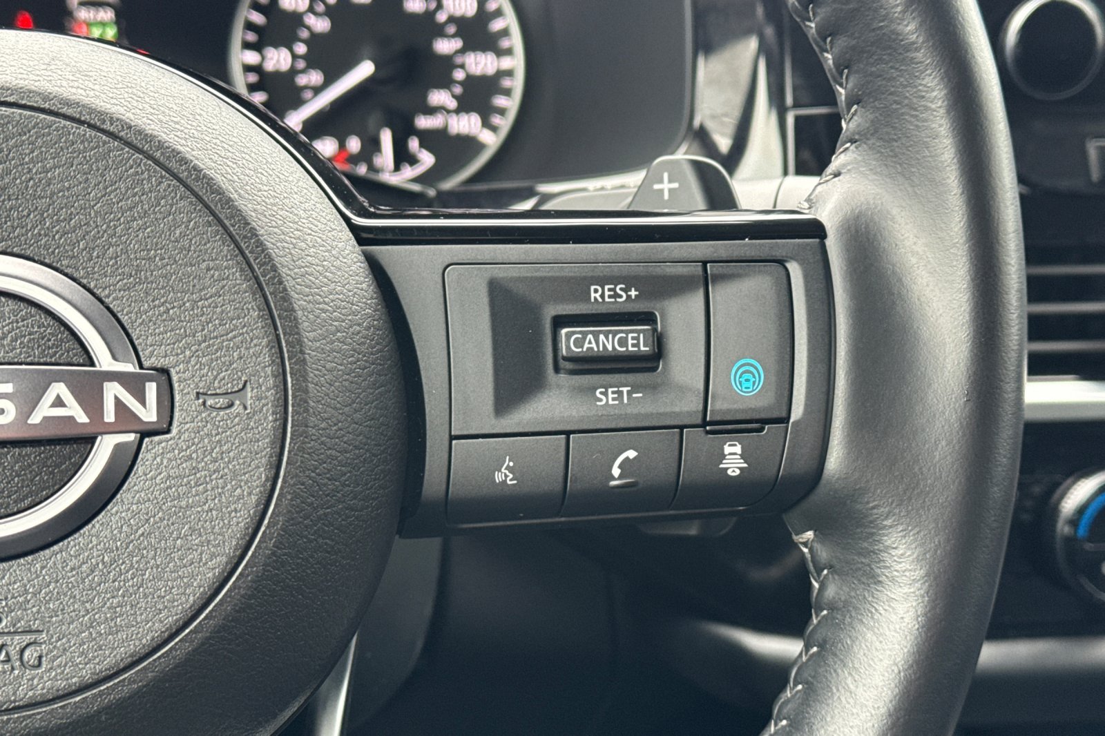 2025 Nissan Pathfinder SL - Photo 75