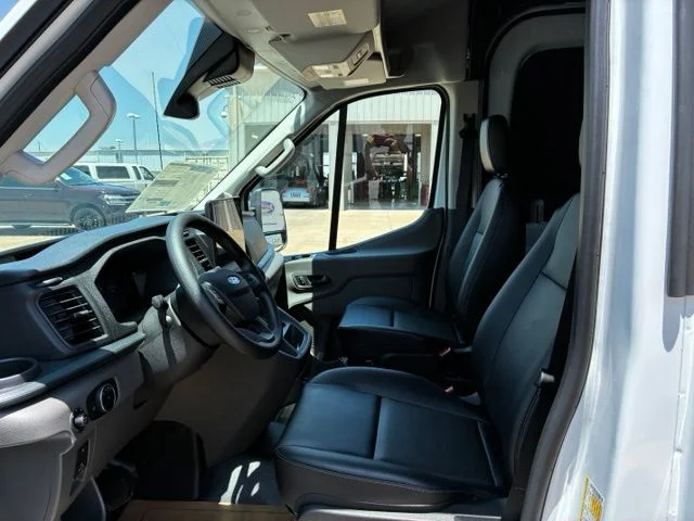 New 2026 Oxford White Ford Base image 7