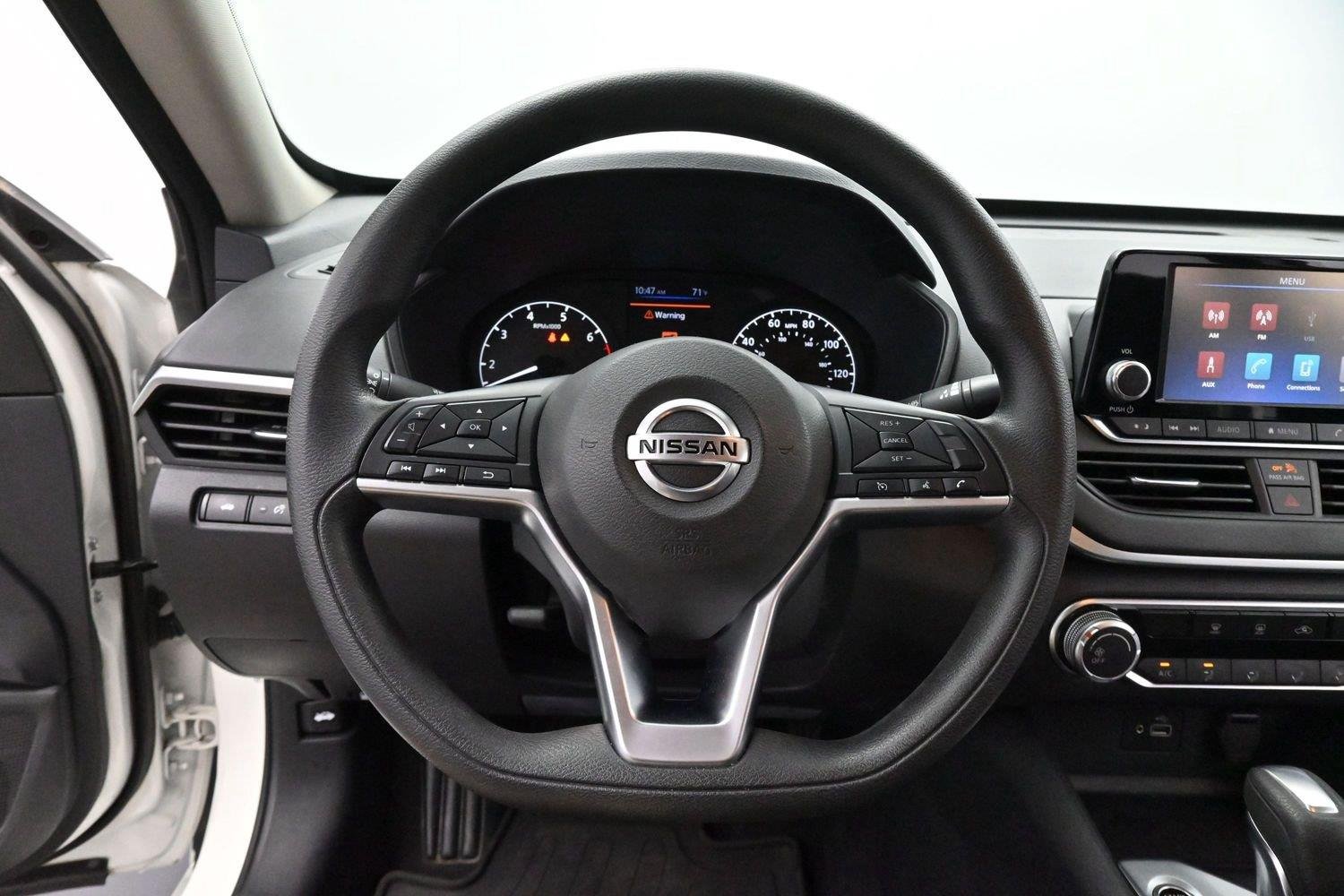 Used 2022 Glacier White Nissan 2.5 S image 14