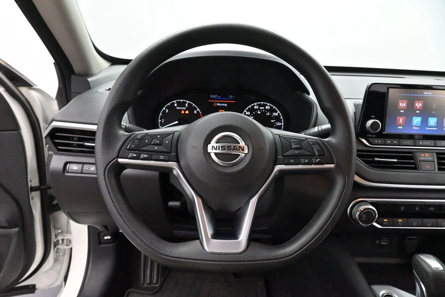 Used 2022 Glacier White Nissan 2.5 S image 14