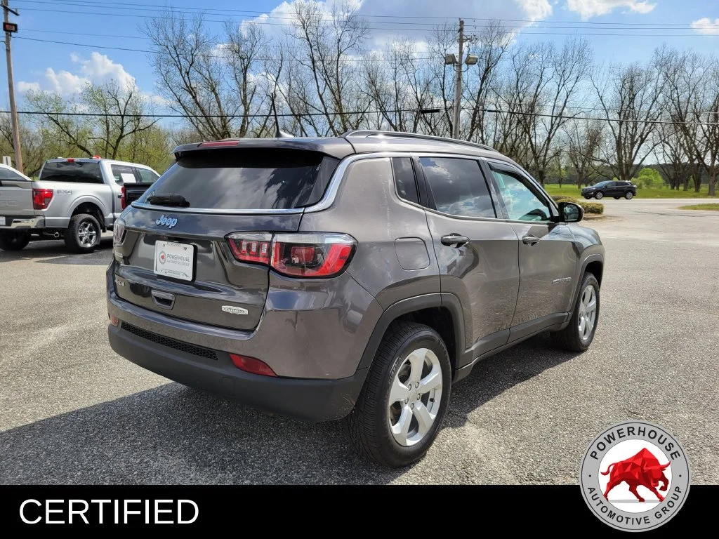 Used 2019 Gray Jeep Latitude image 5