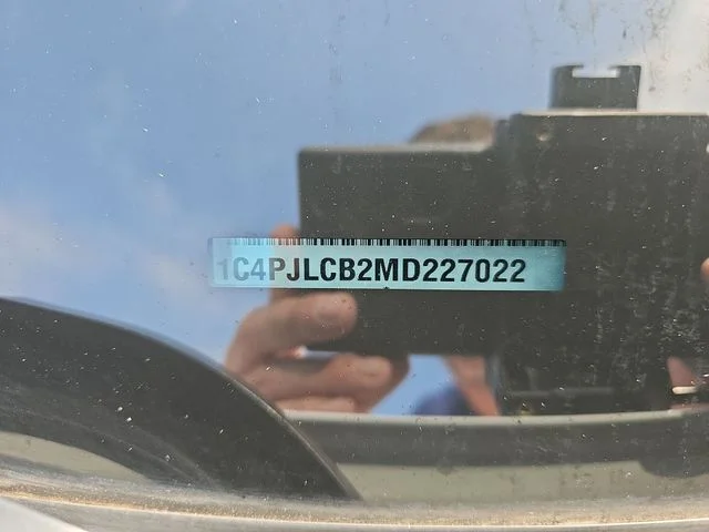 Used 2021 White Jeep Latitude image 36