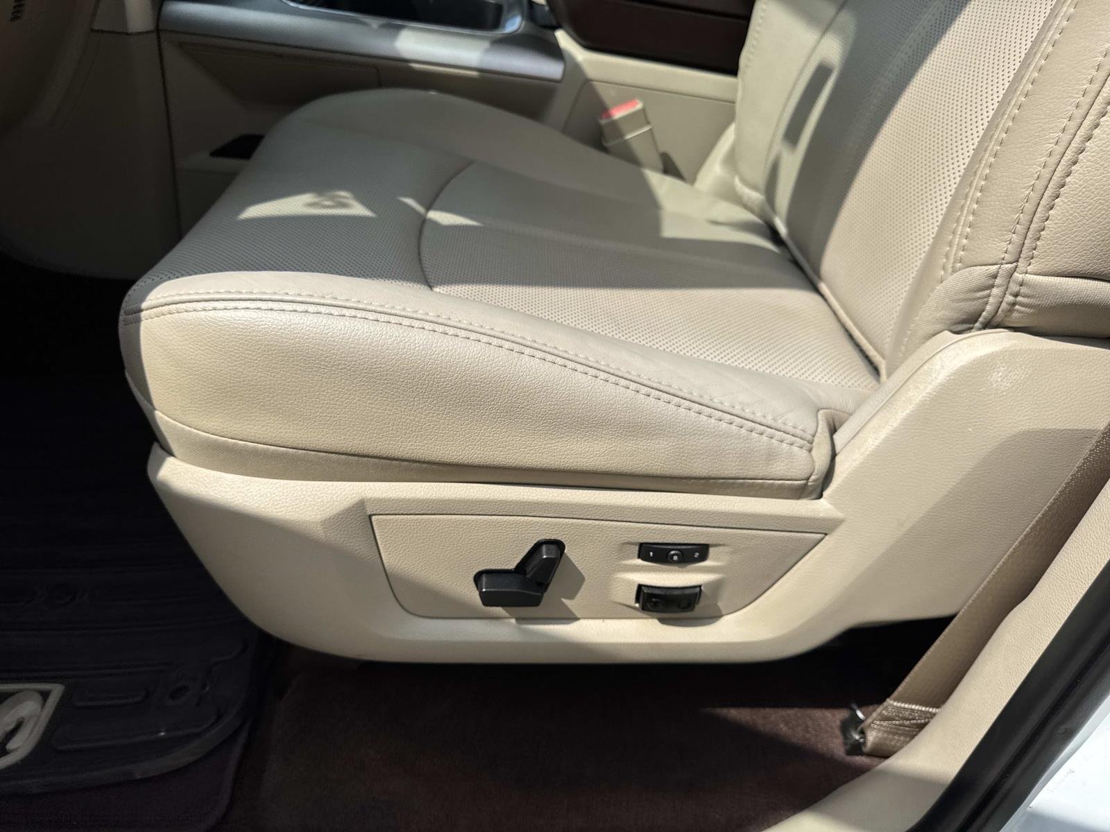 Used 2018 Bright White Clearcoat Ram Laramie image 16