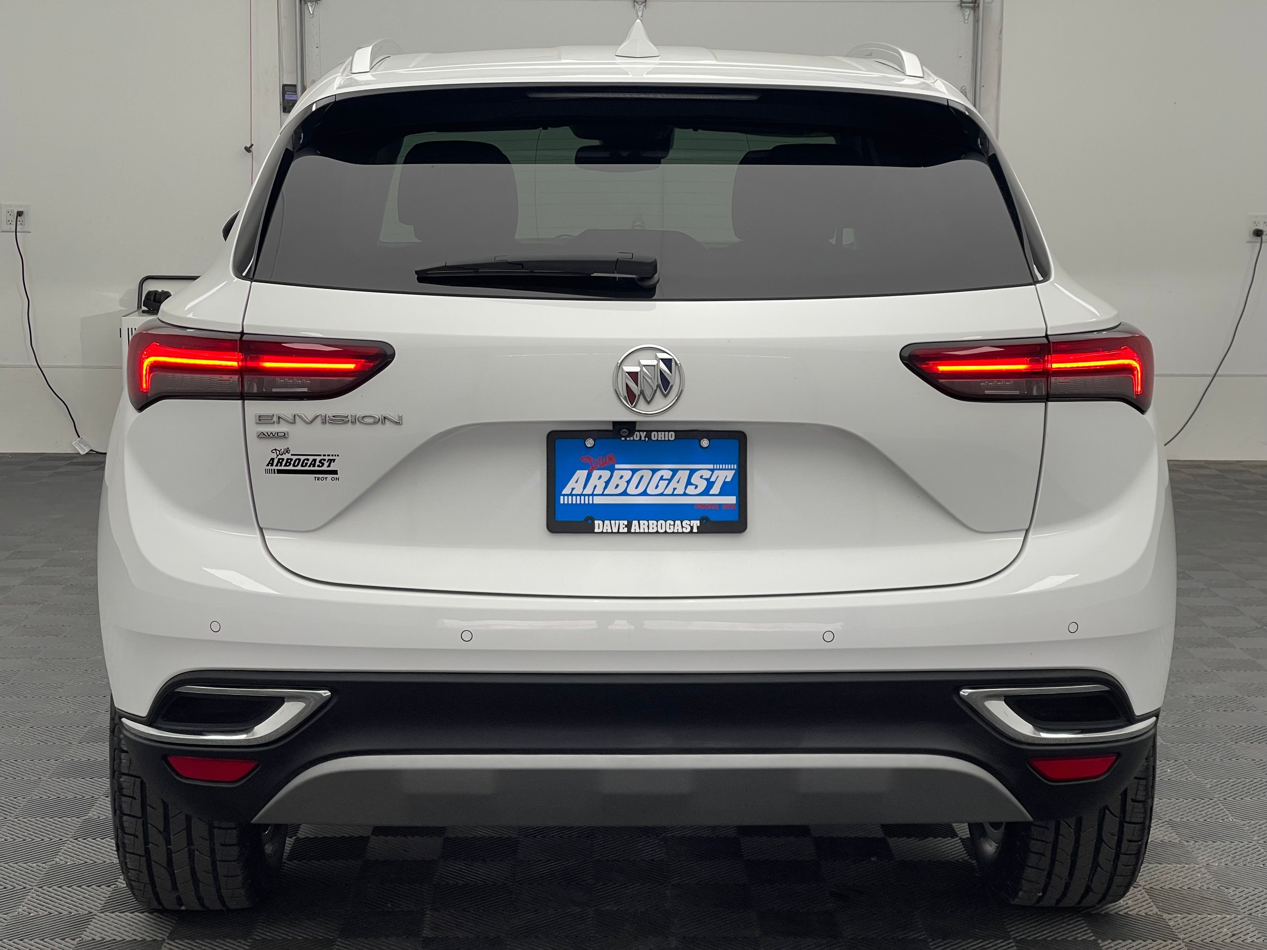 Used 2023 Summit White Buick Essence image 8