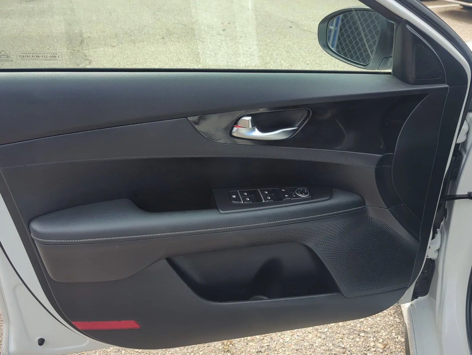 Used 2024 Snow White Pearl Kia GT-Line image 10