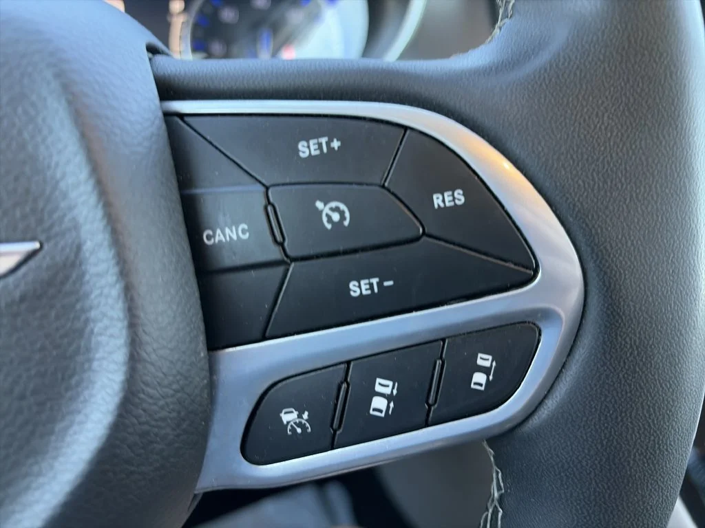 Used 2023 White Chrysler Touring L image 20
