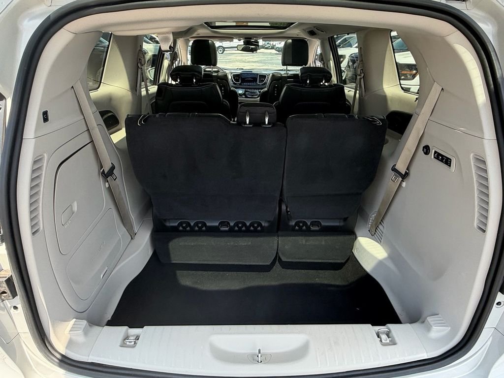 Used 2019 White Chrysler Limited image 16
