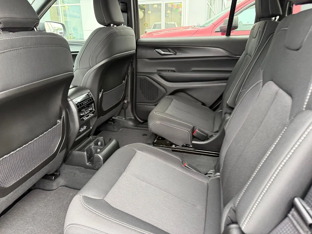 New 2026 Baltic Gray Metallic Clear-Coat Exterior Paint Jeep Laredo image 22