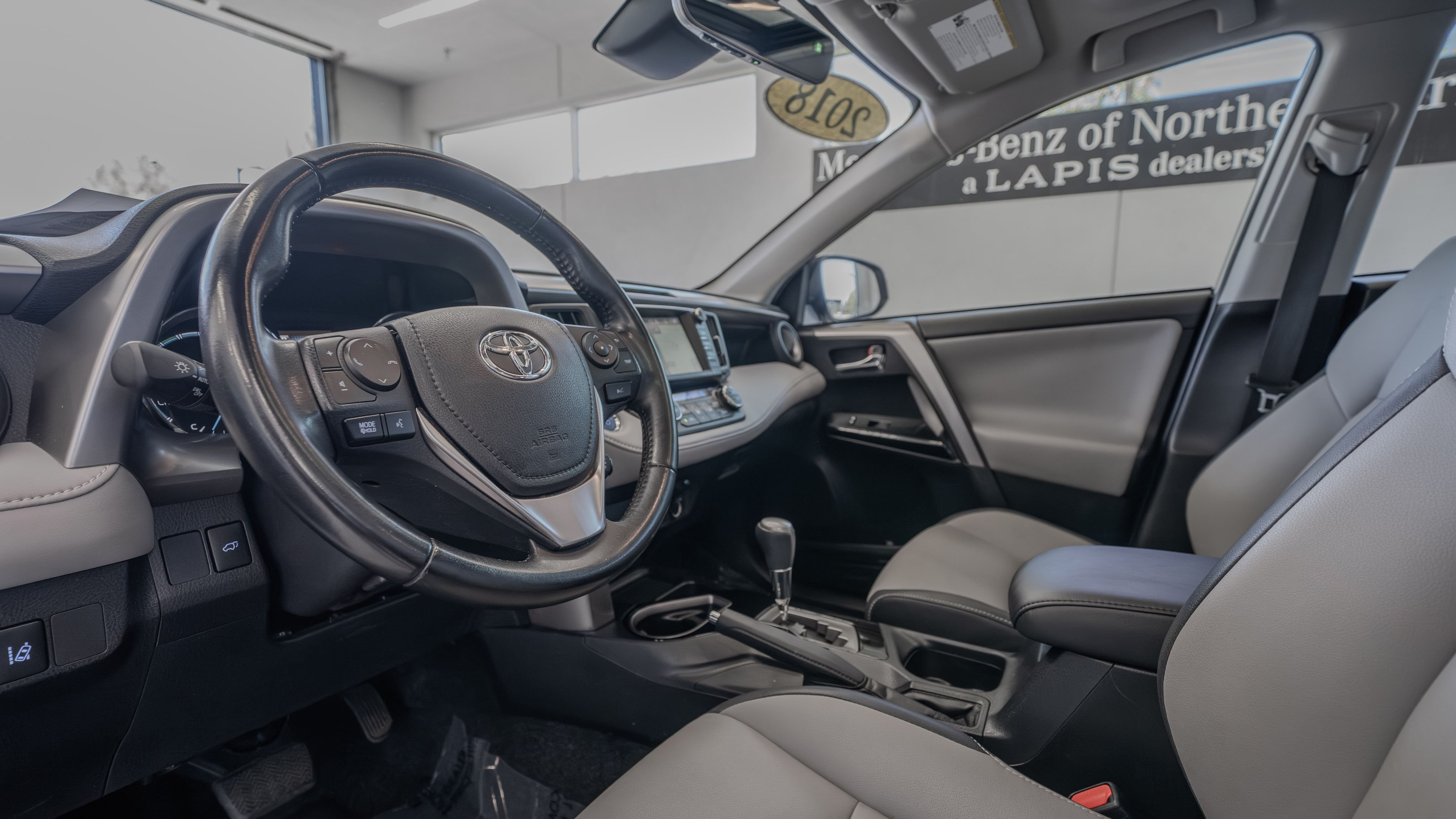 Used 2018 Blizzard Pearl Toyota Limited image 6
