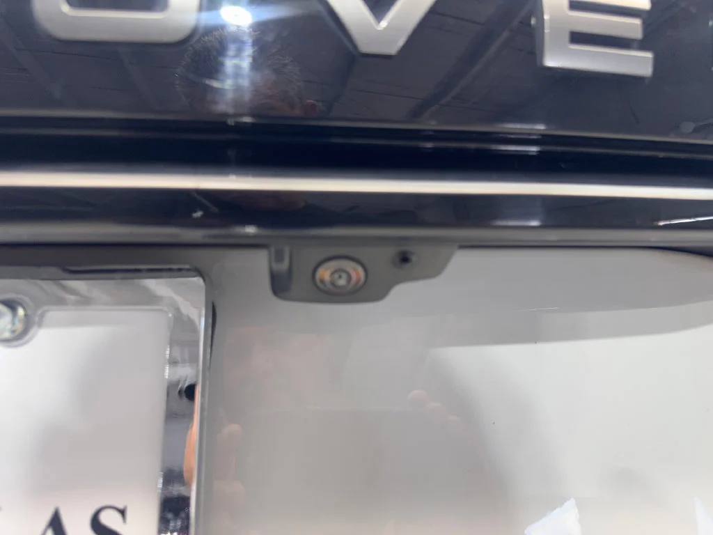 Used 2023 White Land Rover R-Dynamic S image 28