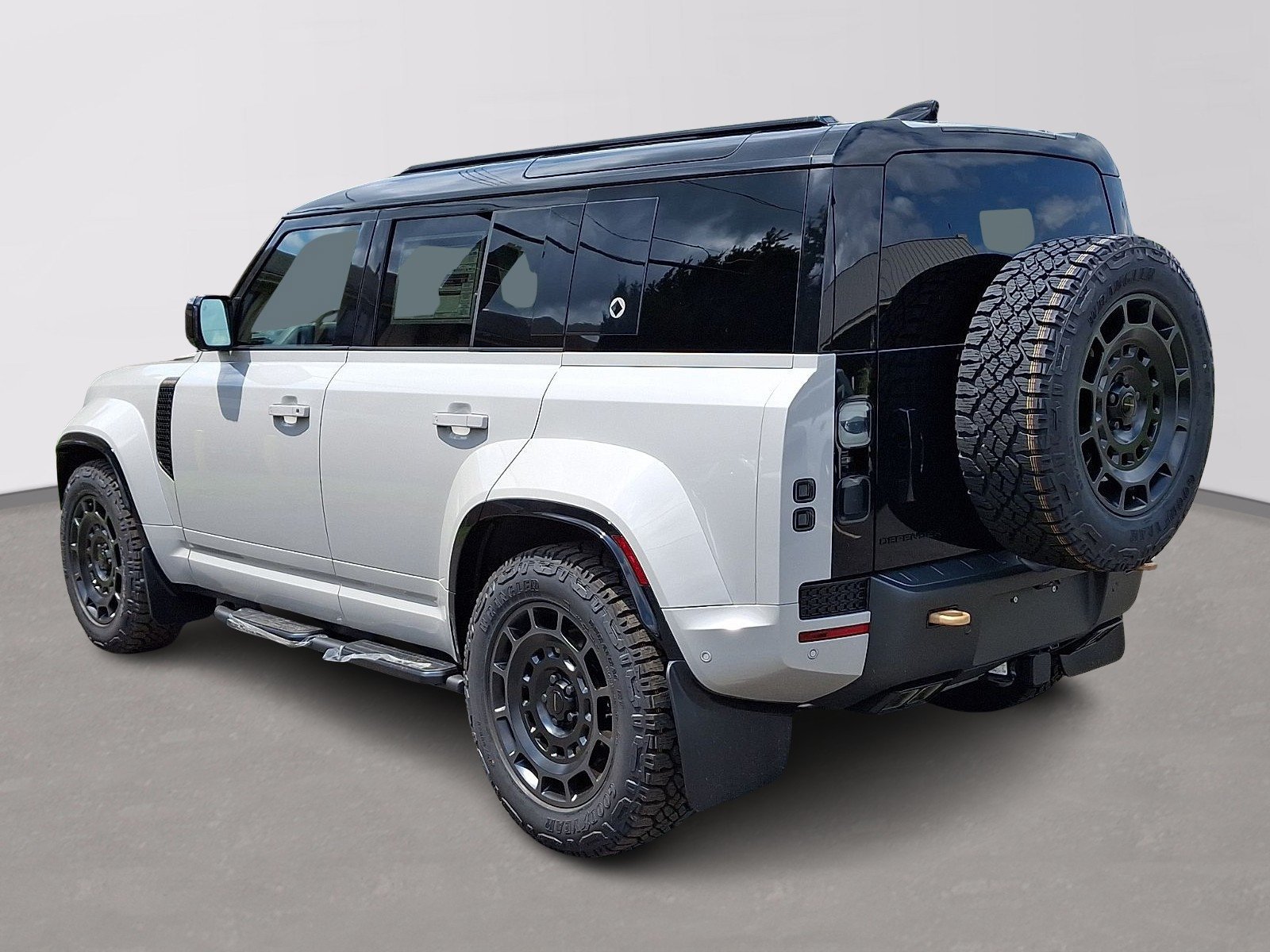 New 2026 Borasco Grey Land Rover OCTA image 4