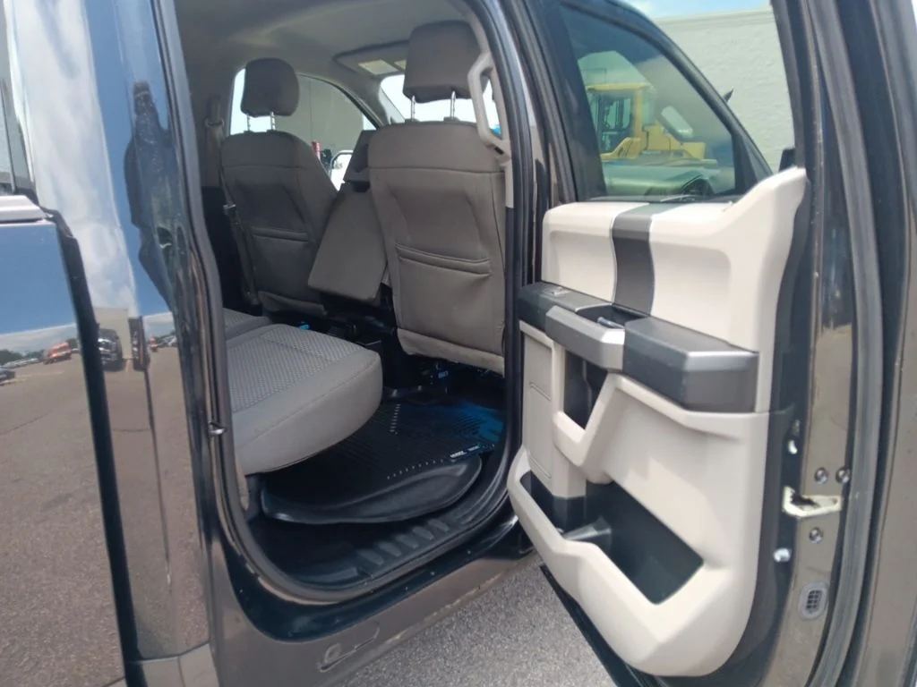 Used 2015 Tuxedo Black Metallic Ford XLT image 34