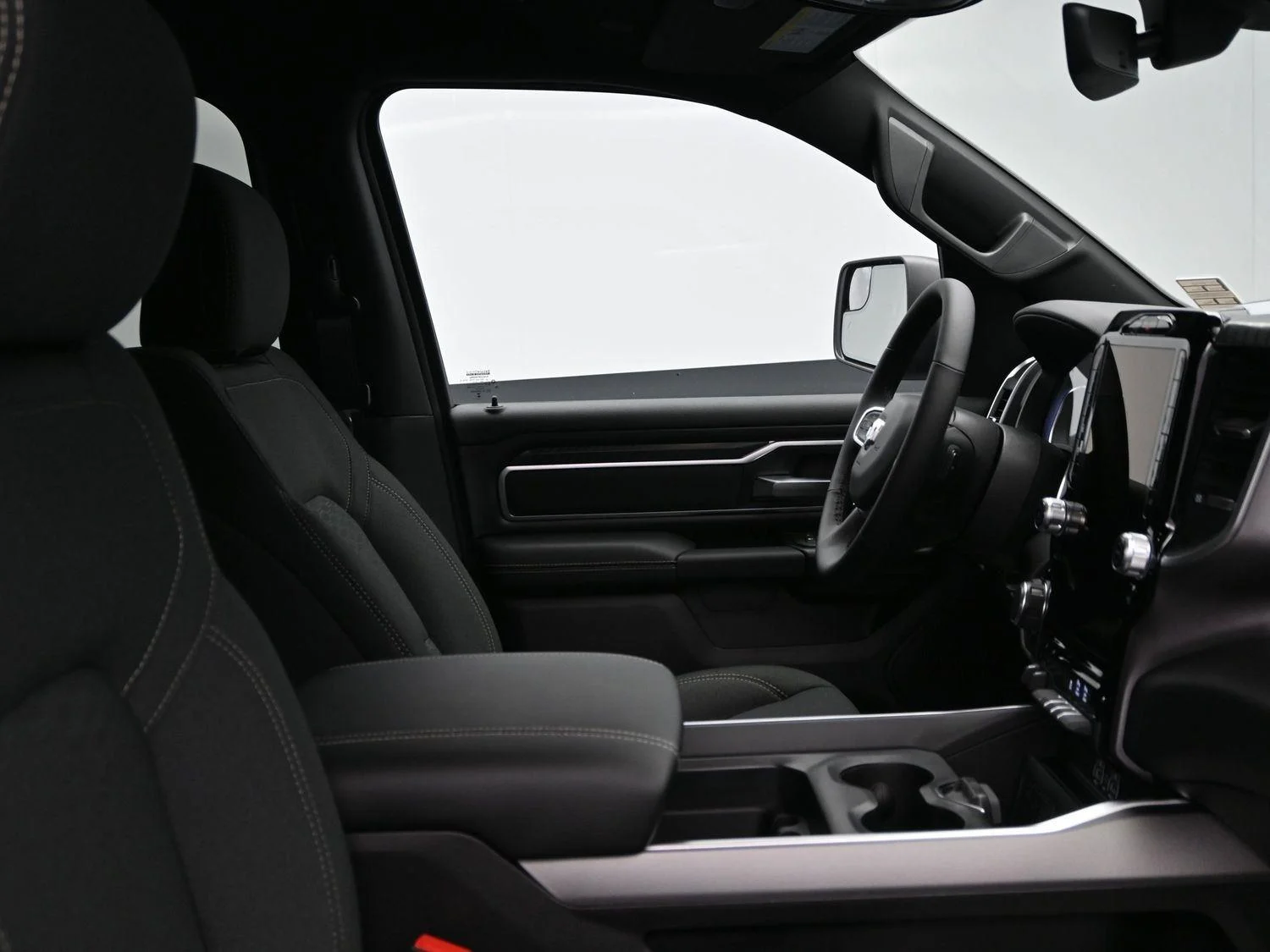 New 2026 Diamond Black Crystal Pearl-Coat Exterior Paint RAM Big Horn image 9