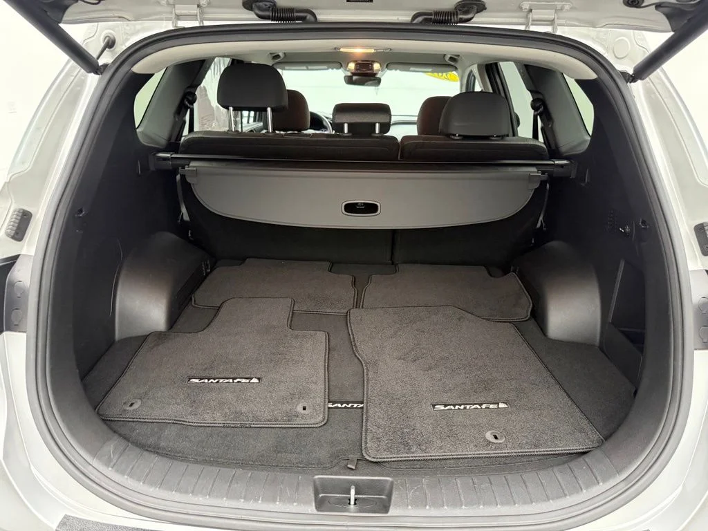 Used 2023 Silver Hyundai SEL image 10
