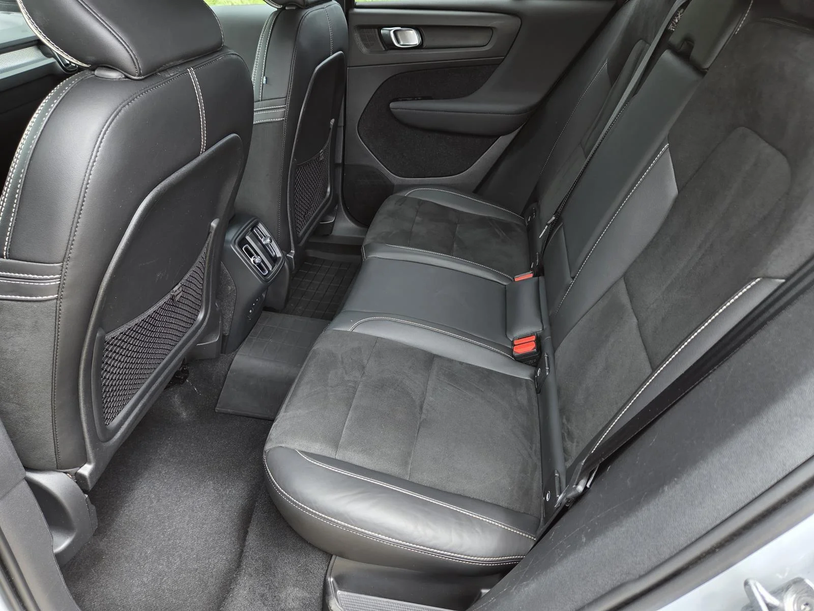 Used 2021 Glacier Silver Metallic Volvo R-Design image 34