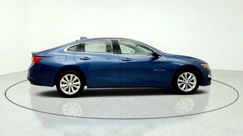 Used 2024 Lakeshore Blue Metallic Chevrolet 4dr Sedan 1LT image 4