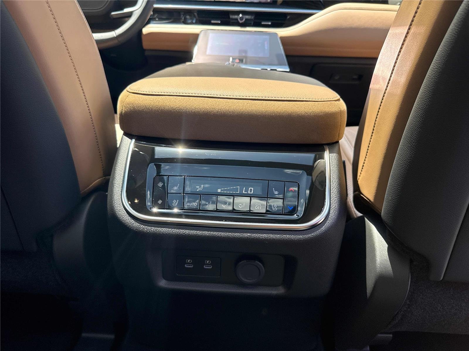 Certified Used 2025 Mineral Black INFINITI SENSORY image 29
