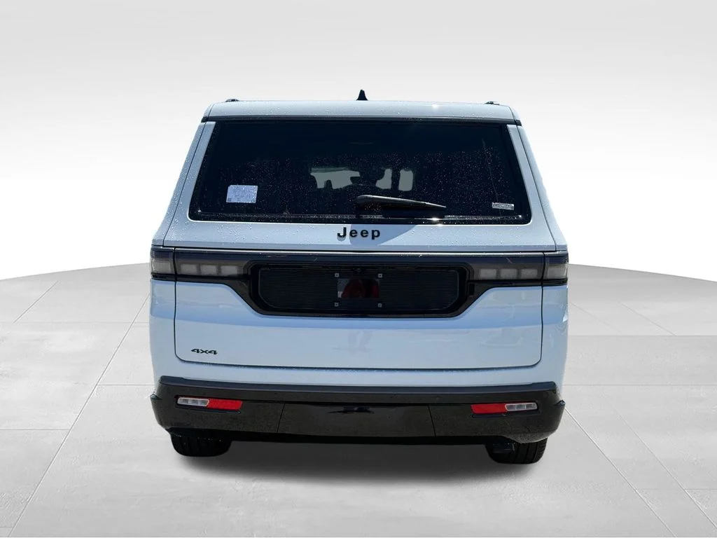 New 2026 Bright White Clear-Coat Exterior Paint Jeep Limited Reserve image 27