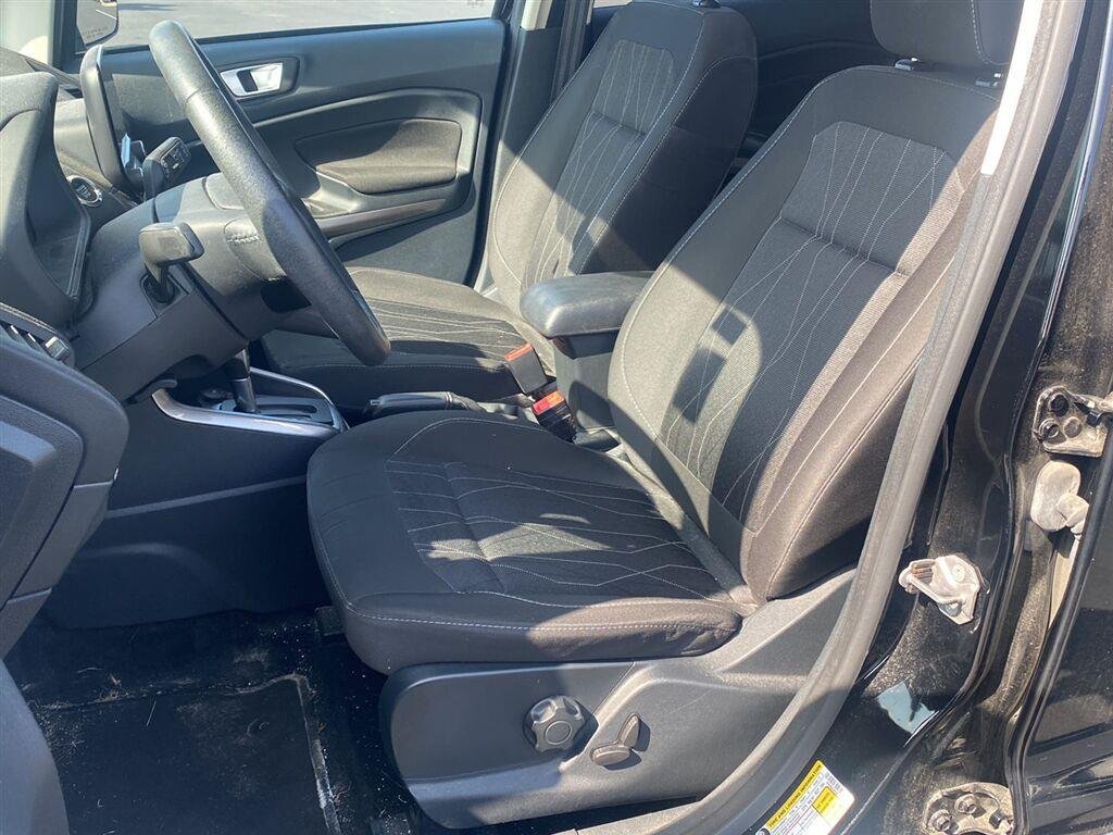 Used 2019 Shadow Black Ford SE image 2