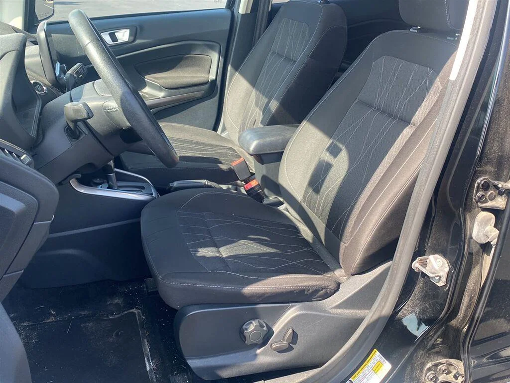 Used 2019 Shadow Black Ford SE image 2